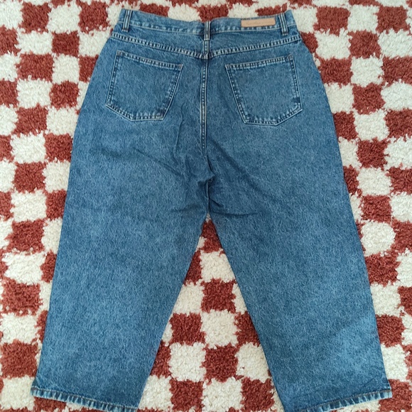 Bill Blass Jeans Easy Fit Cropped High Waisted Jeans - Picture 2 of 2